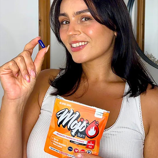 A customer holding a MOJO™ BURN capsule and pack
